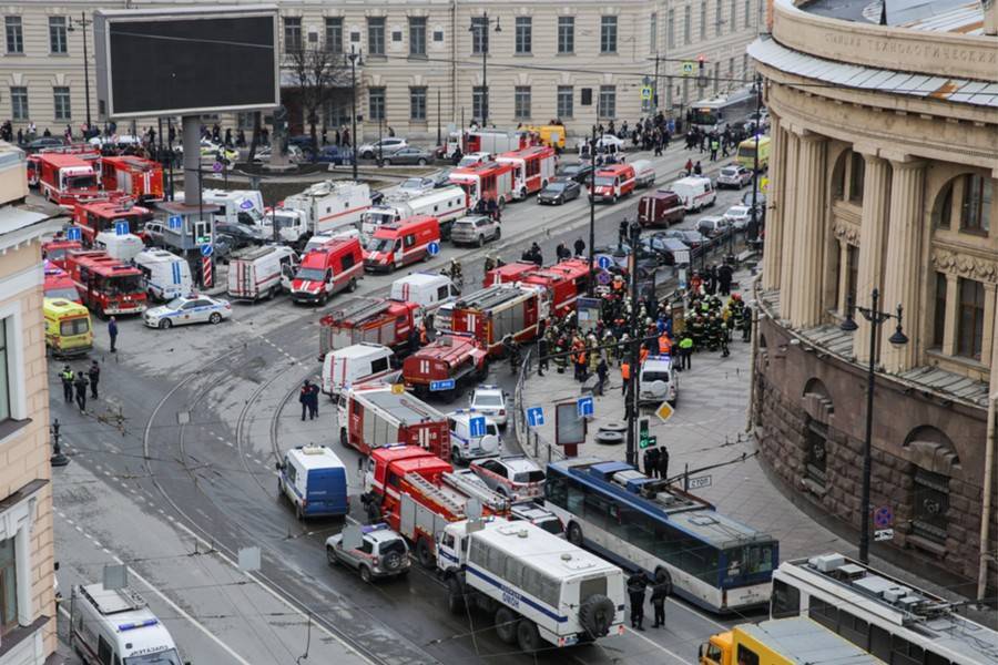 Фигурантам дела о взрыве в метро Петербурга продлили арест