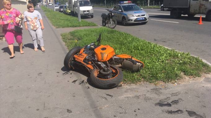 На улице Бабушкина сбили мотоциклиста