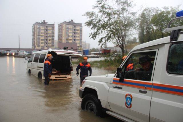 Из-за сильных ливней в Краснодаре затопило десятки улиц