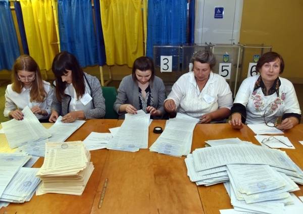 «Слуга народа» лидирует на выборах в Раду после обработки 25% протоколов