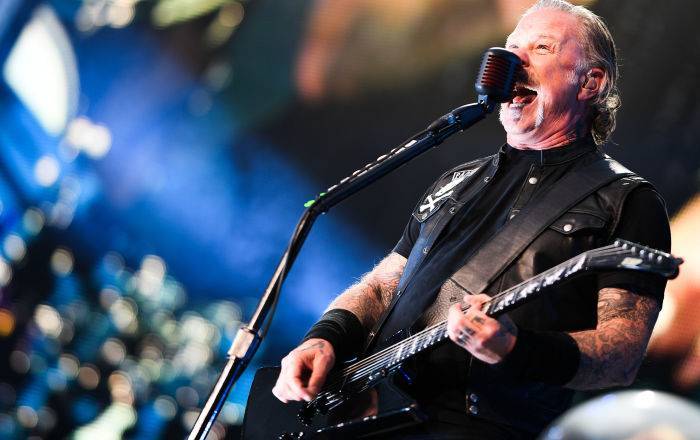 Забавно: обнародована шпаргалка Metallica с текстом "Группы крови" для концерта в Лужниках