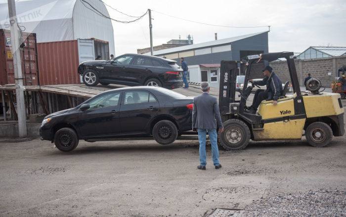 Авто-бум в Армении: растамаживать машины будут без выходных