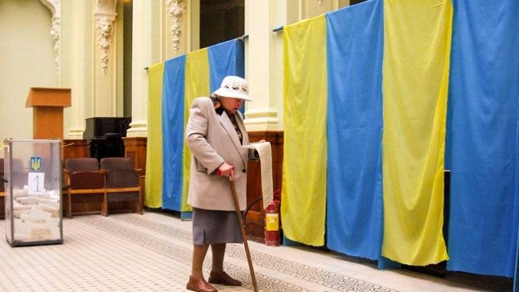 Более 200 сообщений о нарушениях на выборах поступило в МВД Украины
