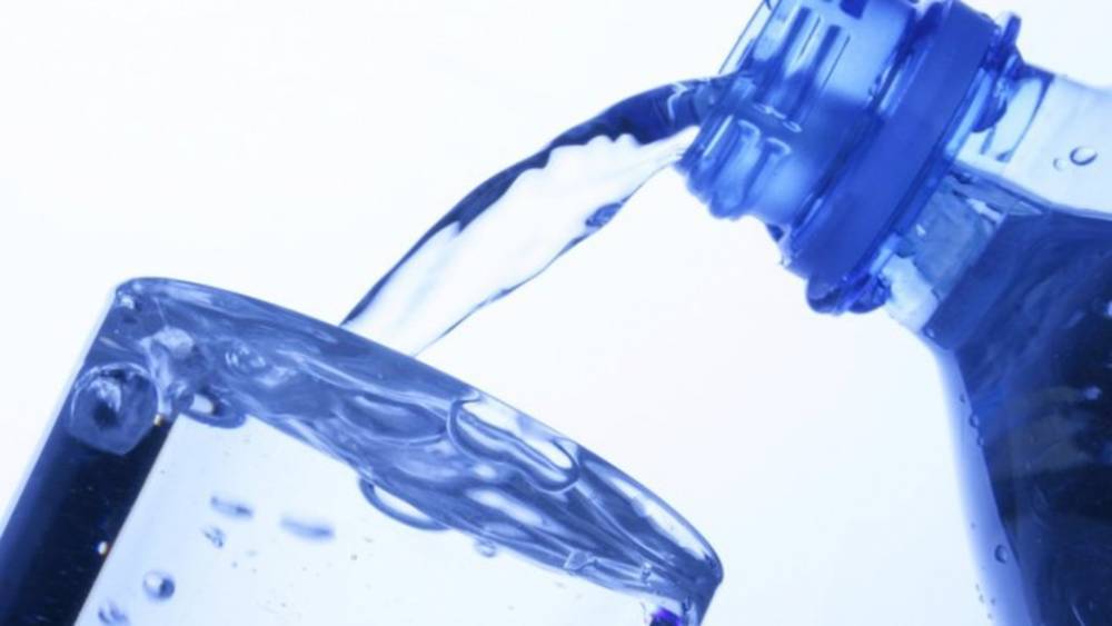 До 80 процентов - подделка: Глава "Ростеха" призвал срочно ввести маркировку питьевой воды