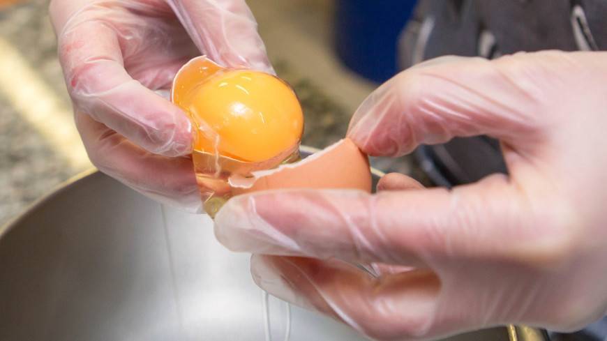 Специалисты не рекомендуют варить яйца дольше 10 минут