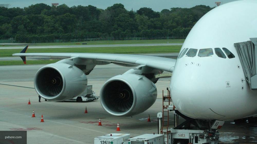Два пассажирских самолета столкнулись при буксировке в аэропорту США