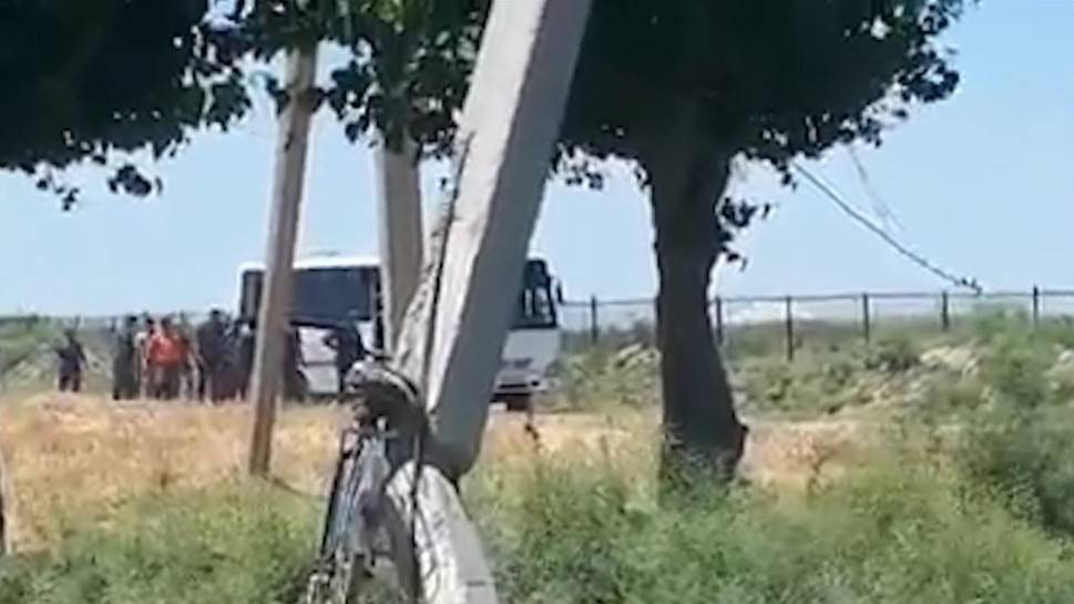 СМИ: каршинский начальник милиции два часа держал фермеров в автобусе на жаре | Вести.UZ