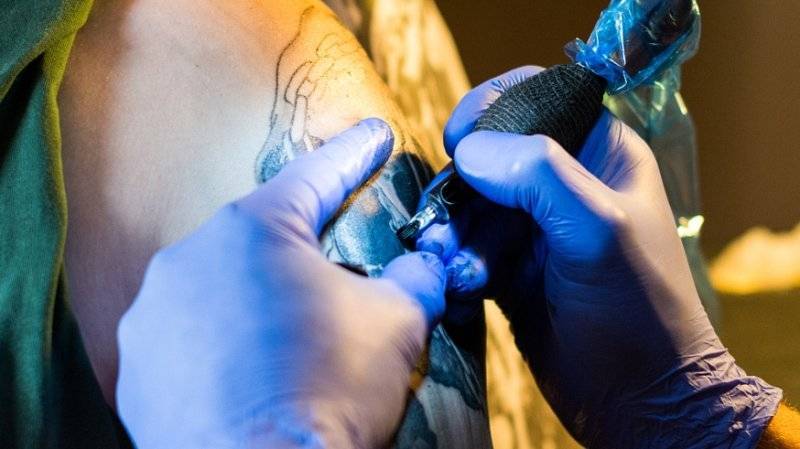 Почти 90% россиян не делали татуировки