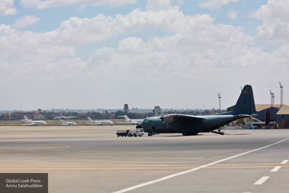 Аэропорт Митига в пригороде Триполи закрыт после обстрела