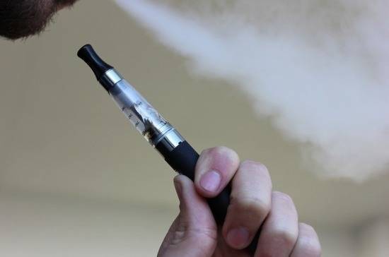 Правительство одобрило распространение антитабачного закона на электронные сигареты