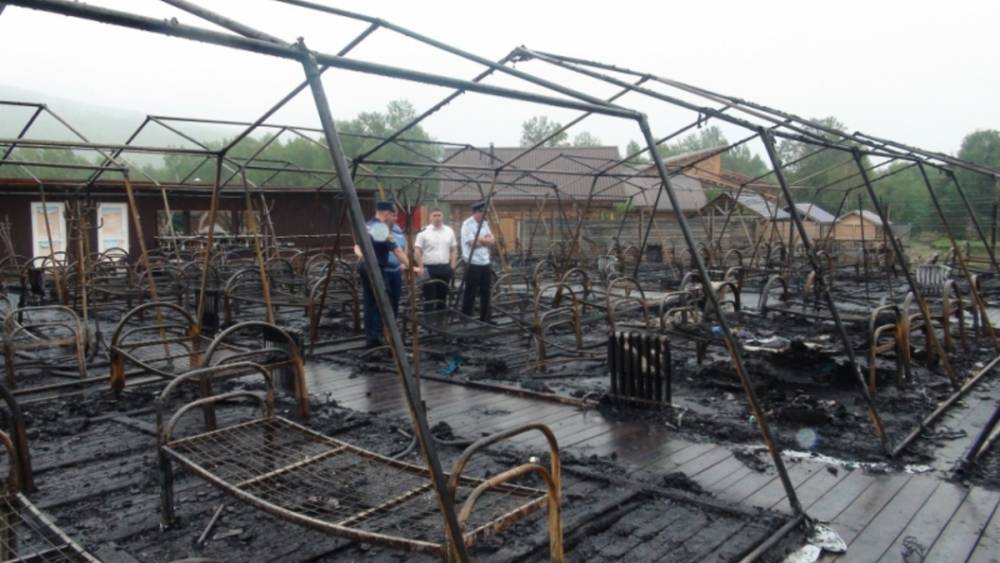 "Детей пожгли, но это "не в нашей компетенции"?" Губернатор Хабаровского края не смог найти ответственных за сгоревший лагерь