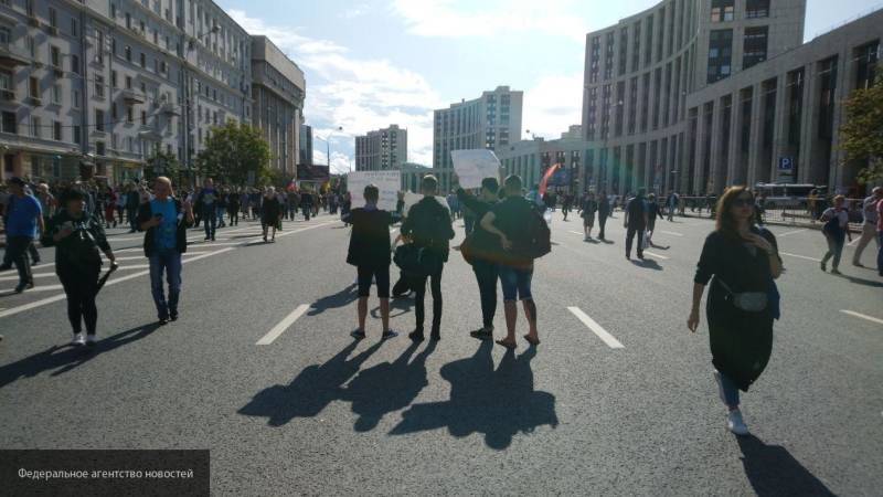 Сенатор Цеков сравнил митинг оппозиции в Москве с майданом на Украине