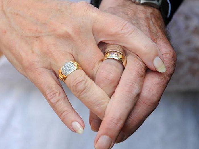 Супруги надели на свою золотую свадьбу наряды, в которых они были 50 лет назад