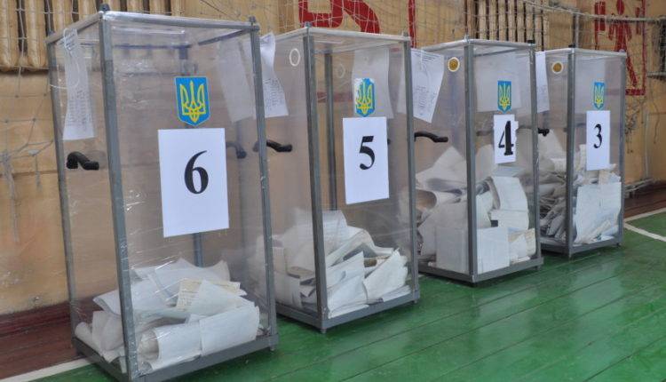 Внеочередные выборы в парламент Украины признаны состоявшимися