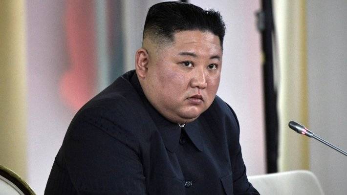 Ким Чен Ын оценил новую северокорейскую подлодку