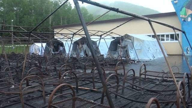 Кадры с места пожара в детском палаточном лагере "Холдоми"