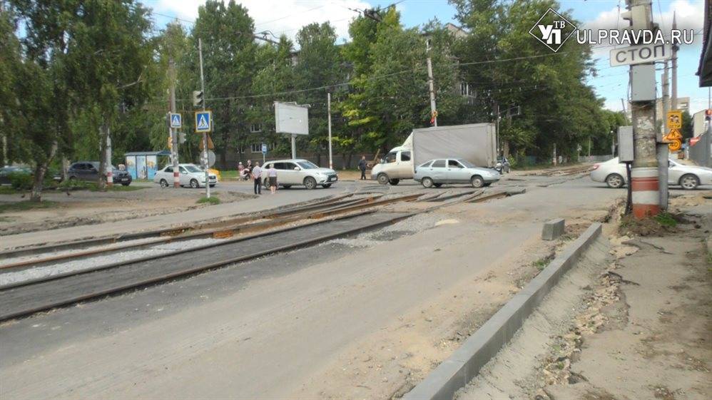 Лишь бы не было дождей. Ульяновские дорожники торопятся отремонтировать дороги и тротуары в срок