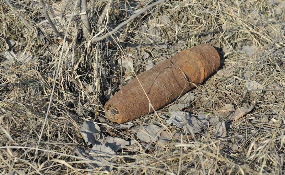 На людной улице Смоленска нашли артиллерийский снаряд