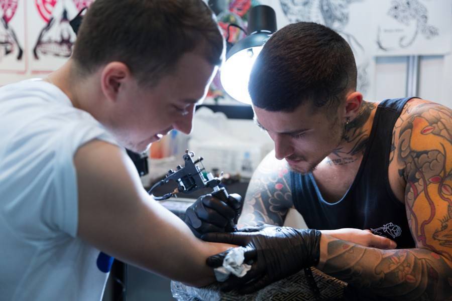 Социологи выяснили отношение россиян к татуировкам