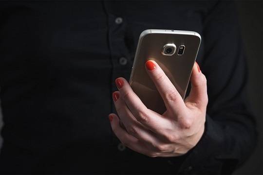 Работникам российских банков могут запретить мобильные телефоны