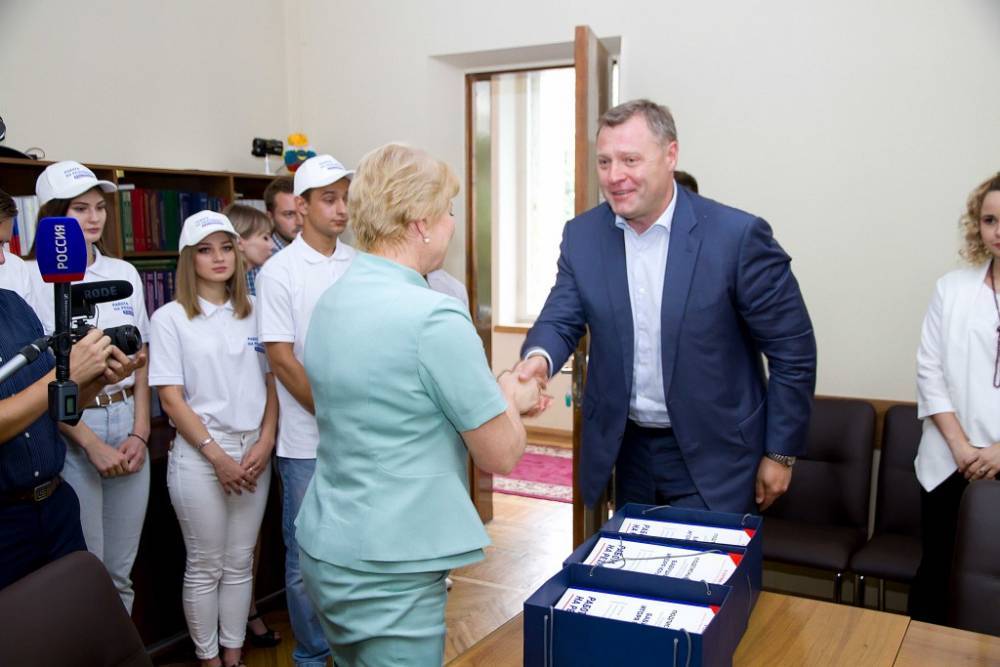 Врио главы Астраханской области подал документы для регистрации на выборах губернатора