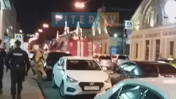 Видео: пожарные окружили бизнес-центр на Ефимова - piter.tv - Санкт-Петербург - район Адмиралтейский, Санкт-Петербург