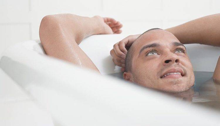 Ученые назвали плюсы горячей ванны перед сном