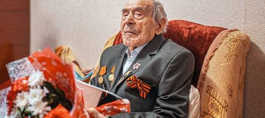 Александр Моор поздравил ветерана Великой Отечественной войны со 100-летним юбилеем