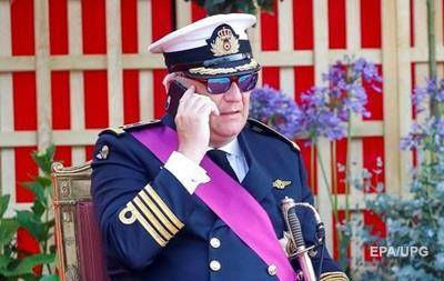 Принц Бельгии на параде «завис» в смартфоне и пропустил гимн