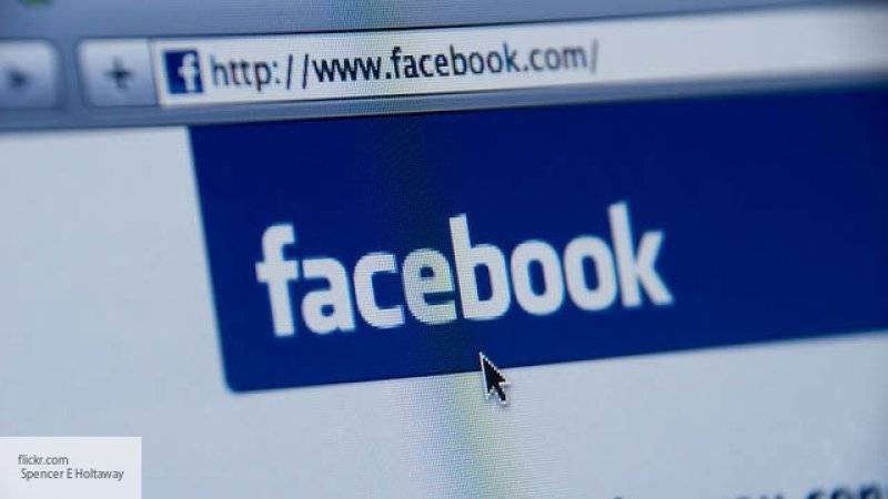 Facebook удалил российски флаг с нацистской символикой по требованию Роскомнадзора