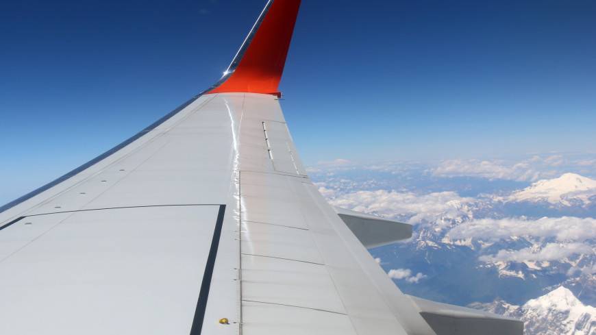 Летевший в Москву самолет Azur Air вернулся в Анталью из-за неисправности