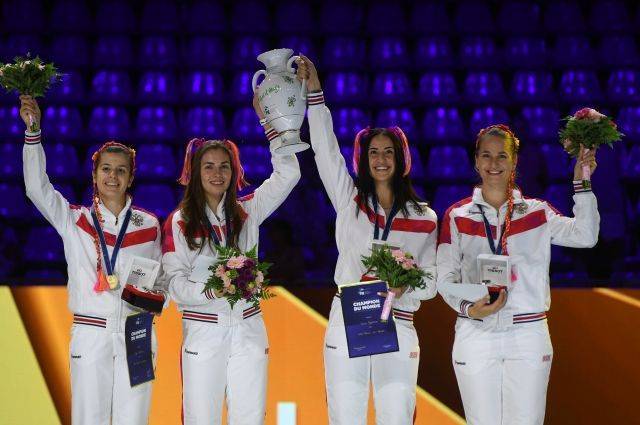 Российские саблистки выиграли золотые медали на ЧМ по фехтованию
