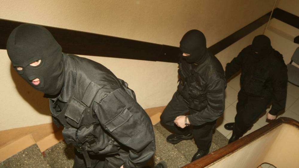 Бойцы СОБРа штурмом взяли "экологического террориста" в Омске