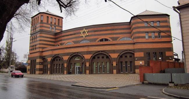 Житель Кривого Рога атаковал синагогу камнями