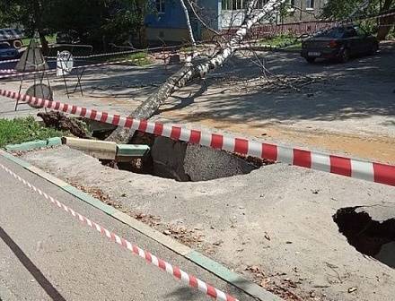 Провал грунта образовался на&nbsp;улице Ковалихинской из-за утечки на&nbsp;водопроводе
