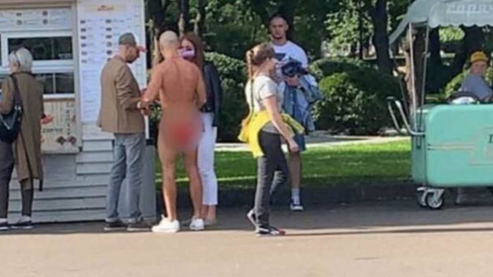 Бегущего голого мужчину задержали в Парке Горького