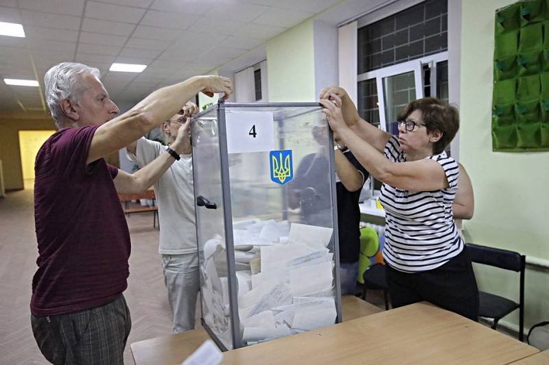 Украинский журналист: Люди голосовали против ярой русофобии и за прекращение войны в Донбассе