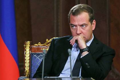 Медведев раскритиковал слова хабаровского губернатора о сгоревшем лагере