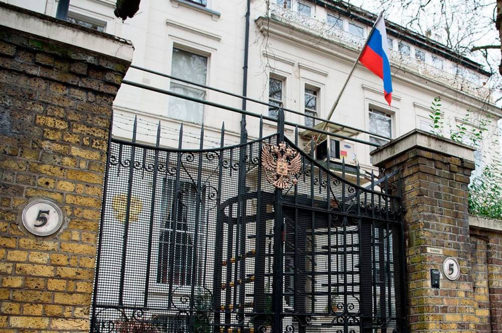 В посольстве РФ призвали Лондон отказаться от услуг "Белых касок". РЕН ТВ