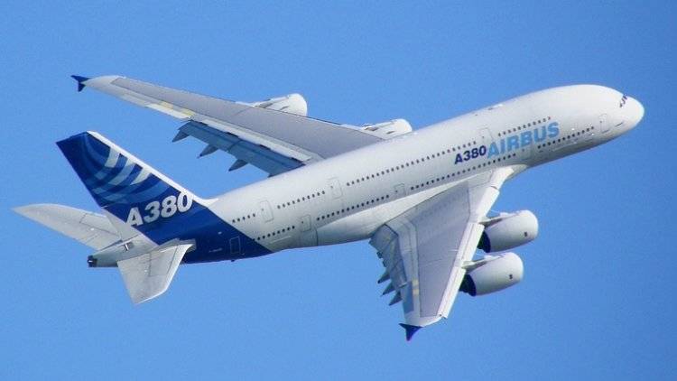 Airbus A380 авиакомпании Emirates вернулся в аэропорт Торонто