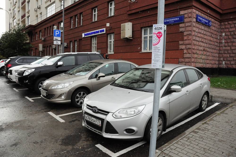 Госдума раскритиковала идею сужения мест для парковки. РЕН ТВ