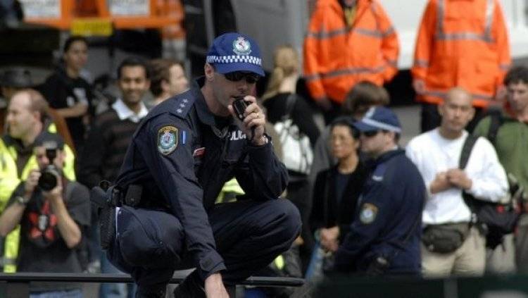 Грузовик с наркотиками врезался в полицейские машины в Сиднее