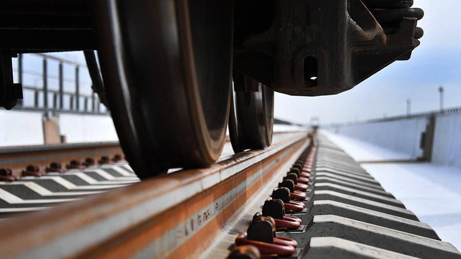 Более 20 вагонов с углем сошли с рельсов в Коми из-за размытых путей