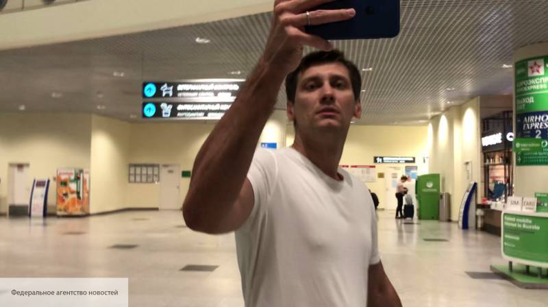 Журналисты ФАН возмущены агрессивным поведением Гудкова в столичном аэропорту