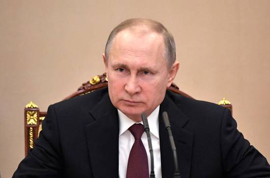 Владимир Путин поручил подготовить предложения о работе по распределению для выпускников медвузов