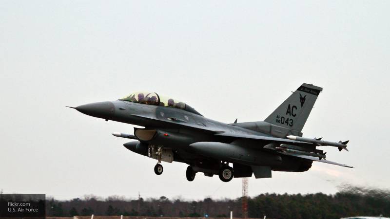 Президент Болгарии запретил покупать истребители F-16 у США