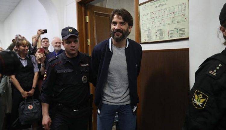 Суд продлил арест экс-министру Абызову до октября