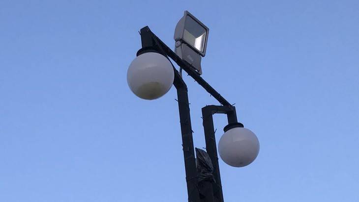В Брянске на Авиационной улице установили новые фонари
