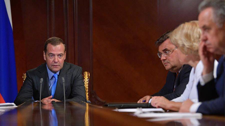 Медведев раскритиковал заявление хабаровского губернатора о палаточном лагере