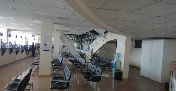 В Минске в литовском визовом центре обрушился подвесной потолок